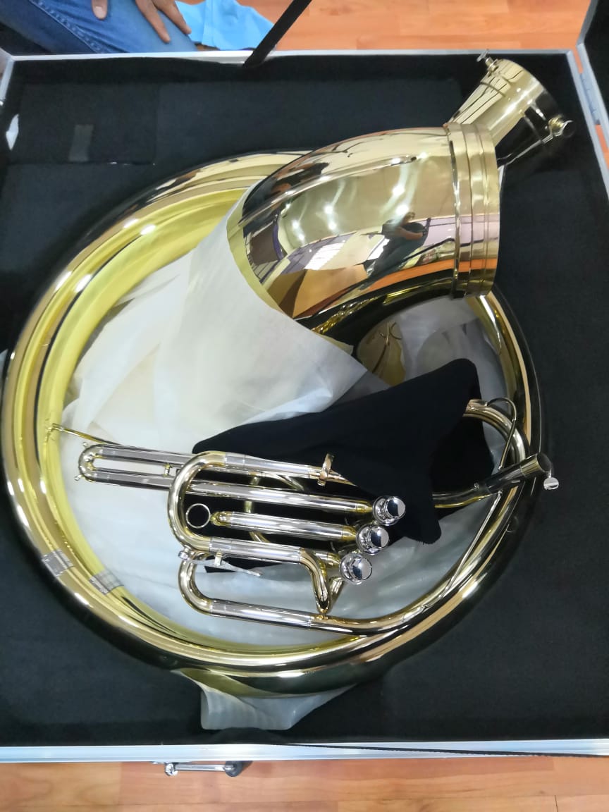 Tuba Sousafon Laqueada 26" Pabellon Silvertone con Estuche